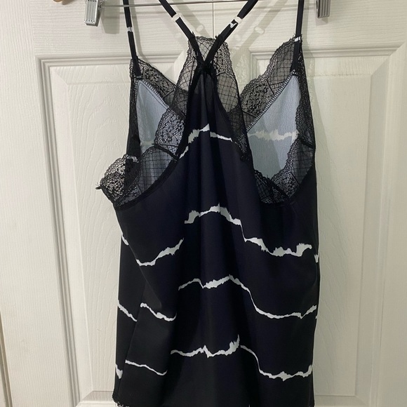 Black and white camisole with lace trim - Picture 4 of 5
